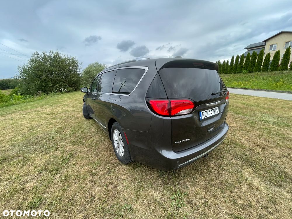 Chrysler Pacifica - 5
