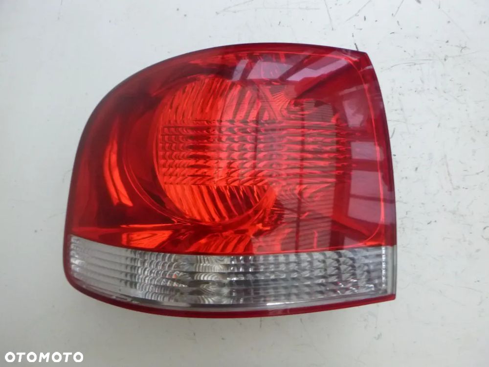 VW Touareg 7L lampa błotnika lewy tył - 1