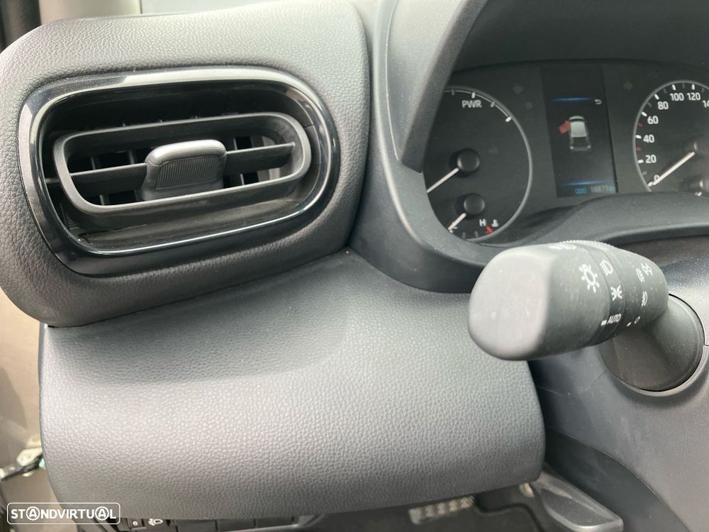 Toyota Yaris 1.5 HDF Comfort Plus - 29