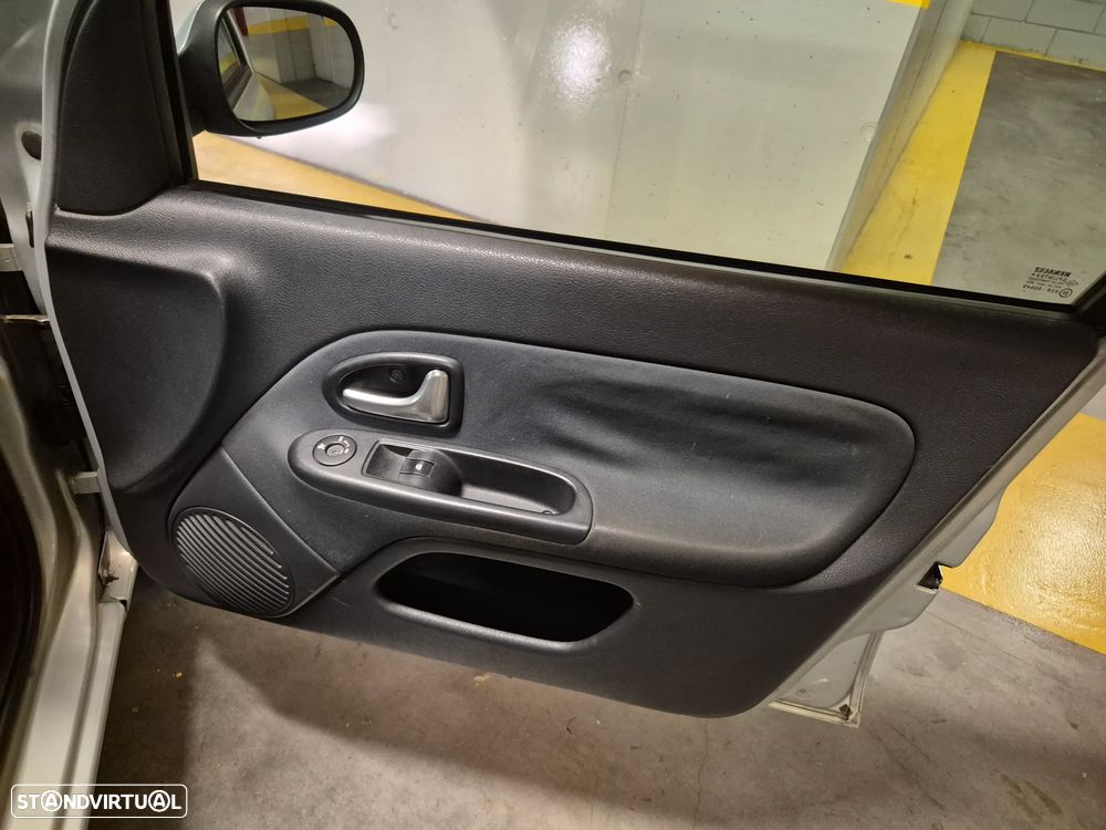Renault Clio 1.2 16V Confort Dynamique - 33