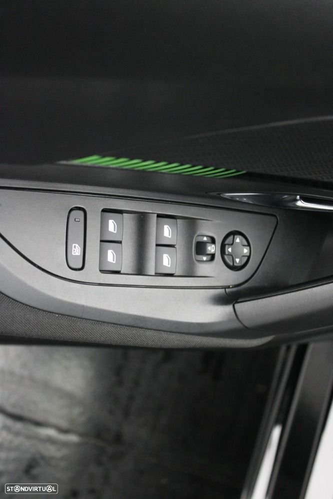 Peugeot 2008 1.5 BlueHDi Active EAT8 - 23