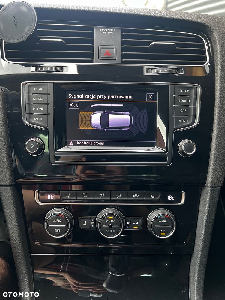 Volkswagen Golf - 32