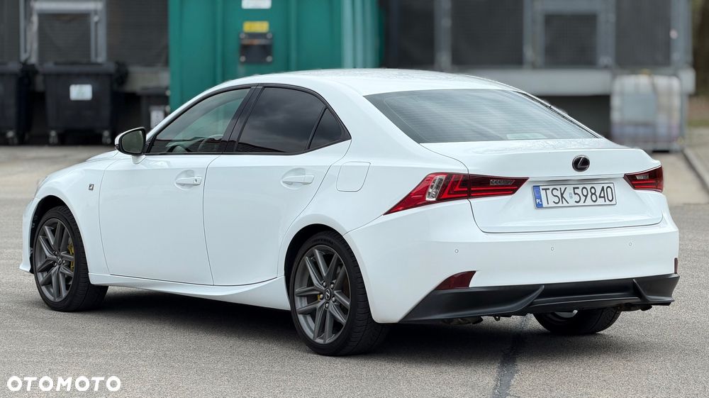 Lexus IS 300h F Sport - 2