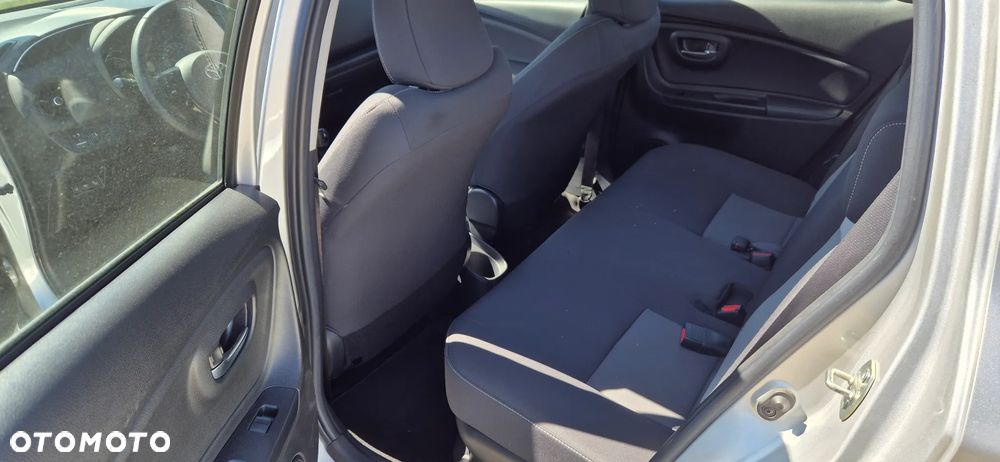 Toyota Yaris Hybrid 100 Active - 19