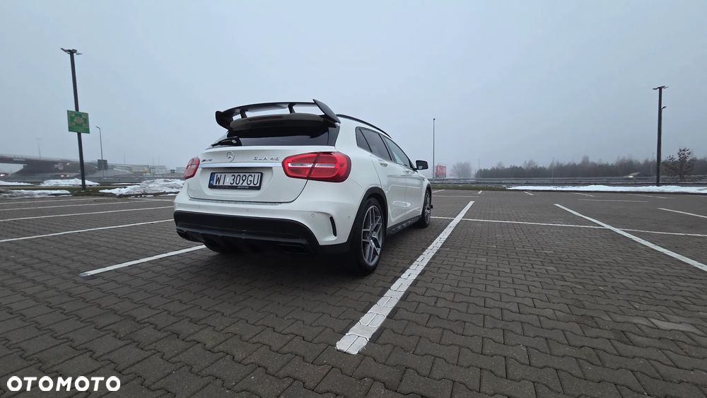 Mercedes-Benz GLA - 11