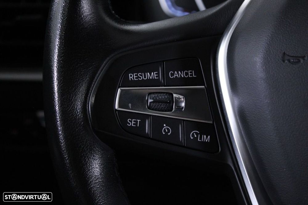 BMW 330 e Touring Auto - 22