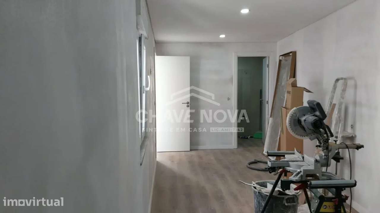 Moradia Térrea T3 em fase final de renovação - Vilar do Paraíso - Grande imagem: 3/19