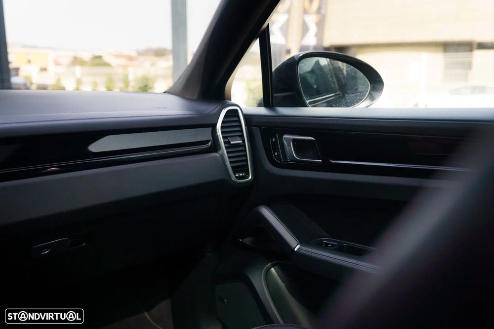 Porsche Cayenne Coupé E-Hybrid Platinum Edition - 38