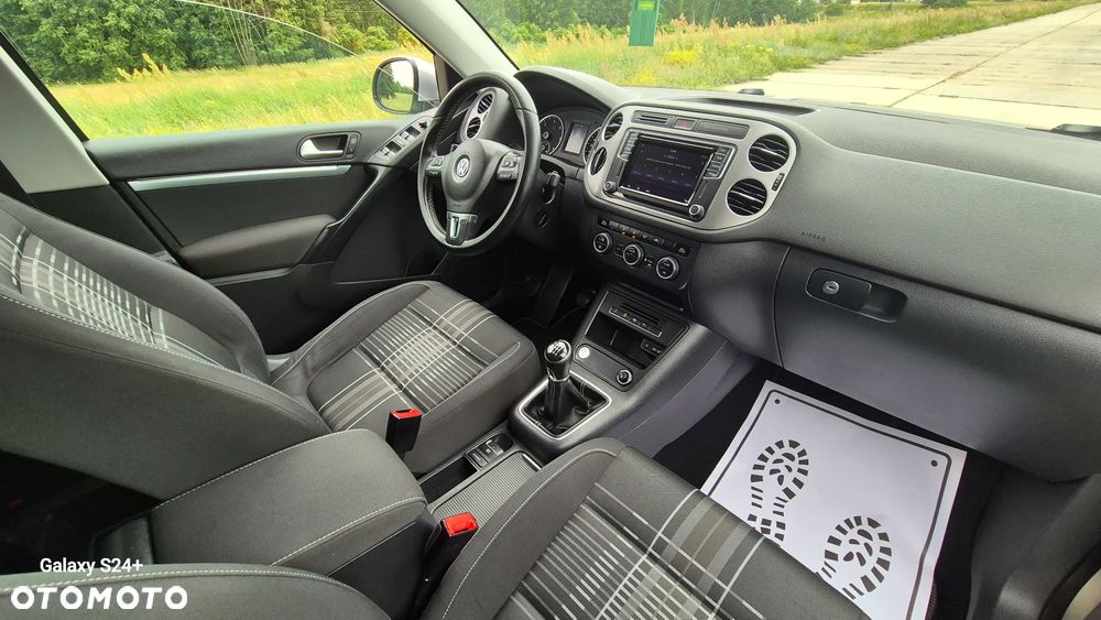Volkswagen Tiguan 2.0 TDI DPF BlueMotion Technology Lounge Sport & Style - 15