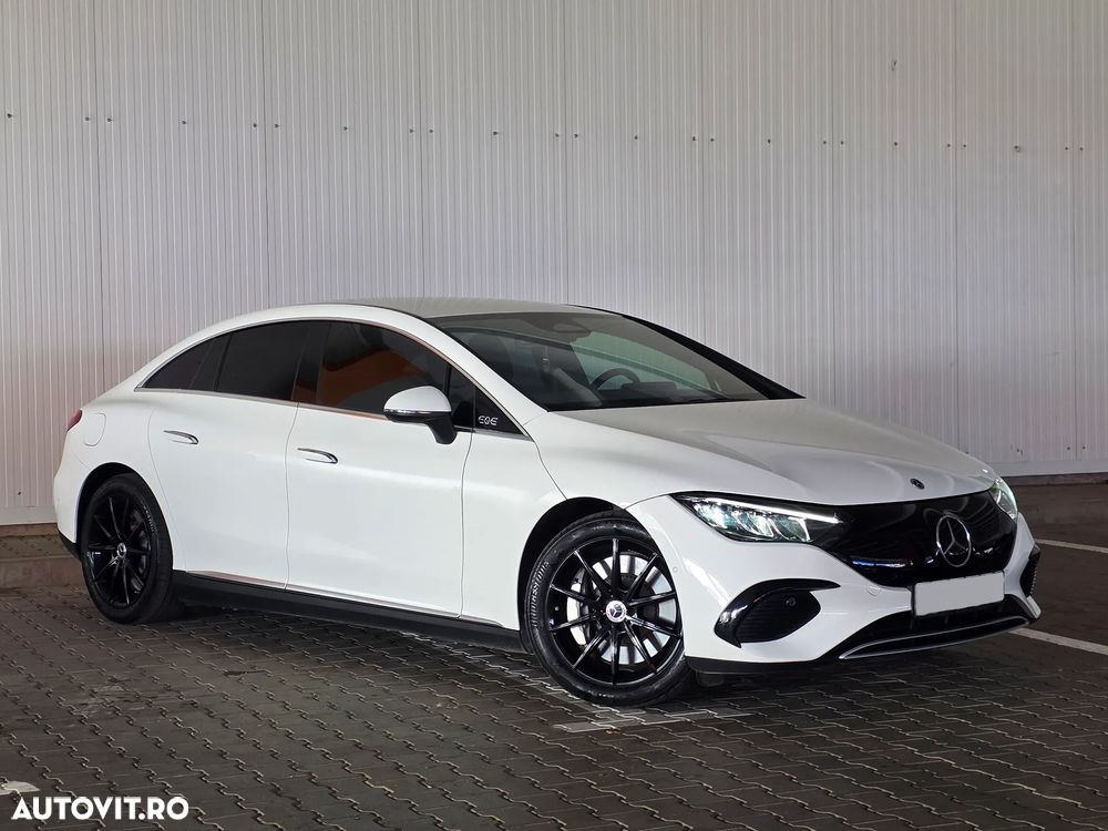 Mercedes-Benz EQE 300 - 22