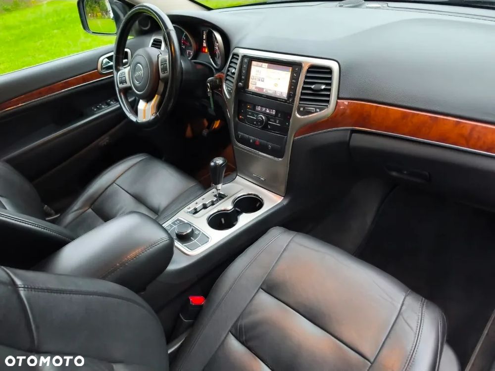 Jeep Grand Cherokee - 26
