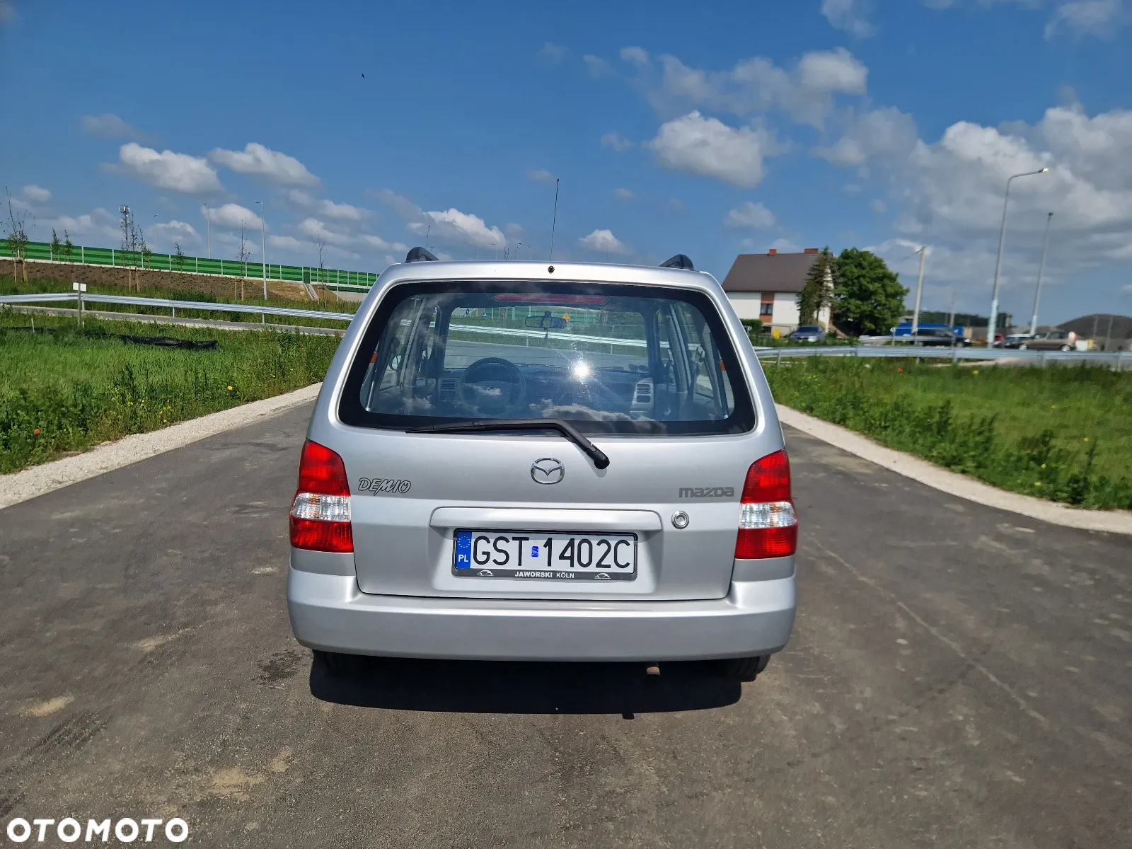 Mazda Demio - 10