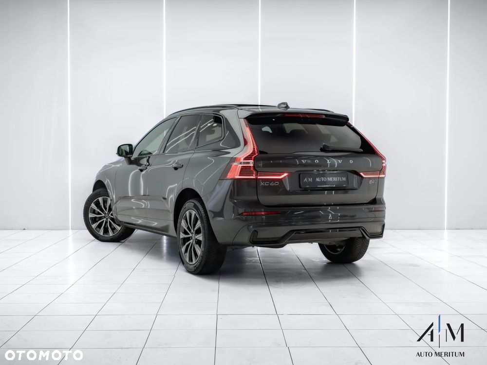 Volvo XC 60 B4 D AWD Plus Dark - 3