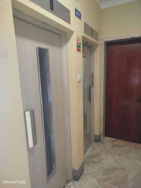 Vendo prédio Damaia - Grande imagem: 3/3
