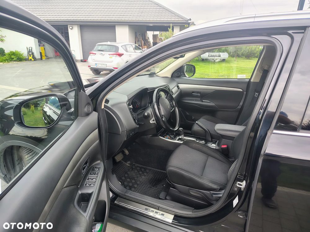 Mitsubishi Outlander 2.0 Intense + 4WD CVT - 8