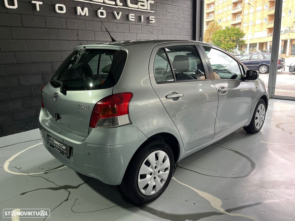 Toyota Yaris 1.4 D-4D AC - 8