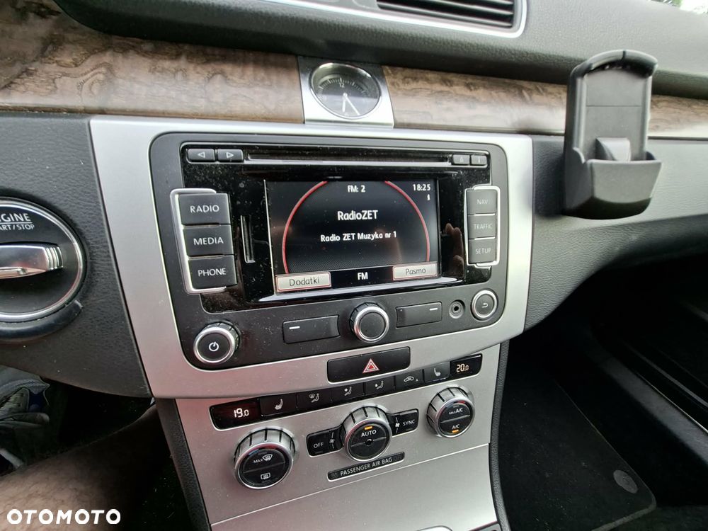 Volkswagen Passat 1.6 TDI BlueMotion Technology Highline - 16