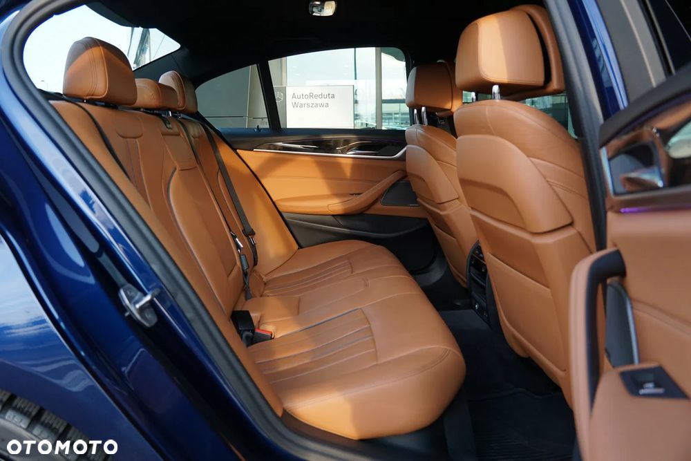 BMW Seria 5 M550i xDrive sport - 34