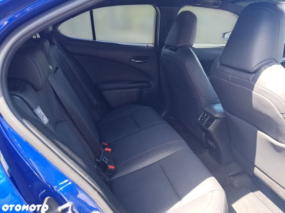 Lexus UX - 8