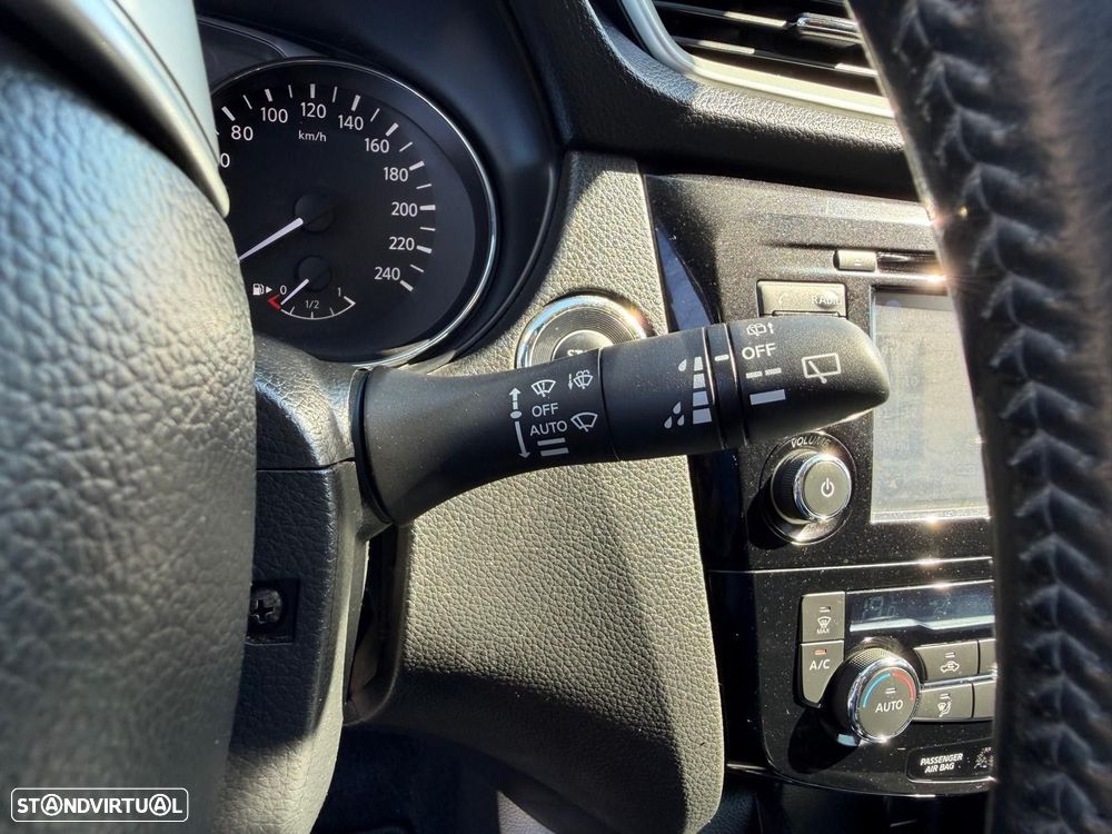 Nissan Qashqai 1.2 DIG-T N-Connecta 18 - 23