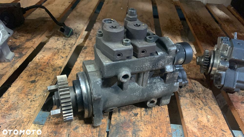 POMPA WTRYSKOWA MERCEDES ACTROS MP4 0445020236