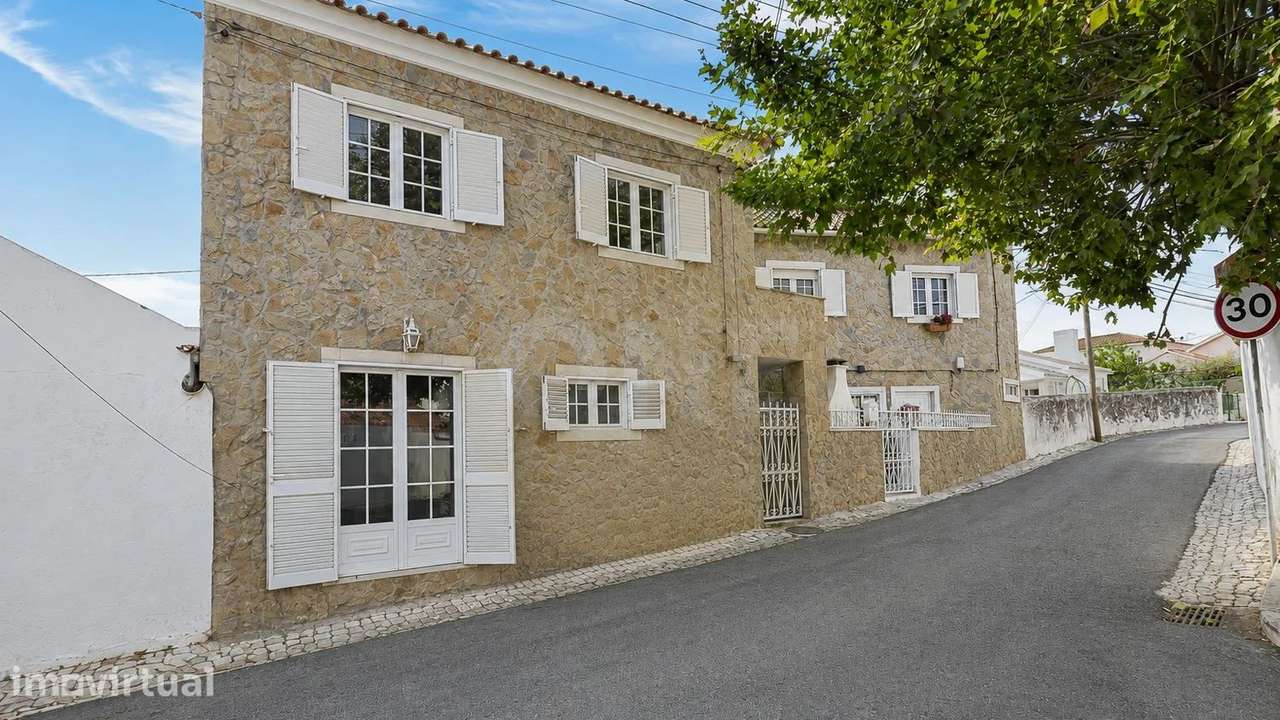 Moradia com TRÊS habitações independentes em Colares - Grande imagem: 2/50