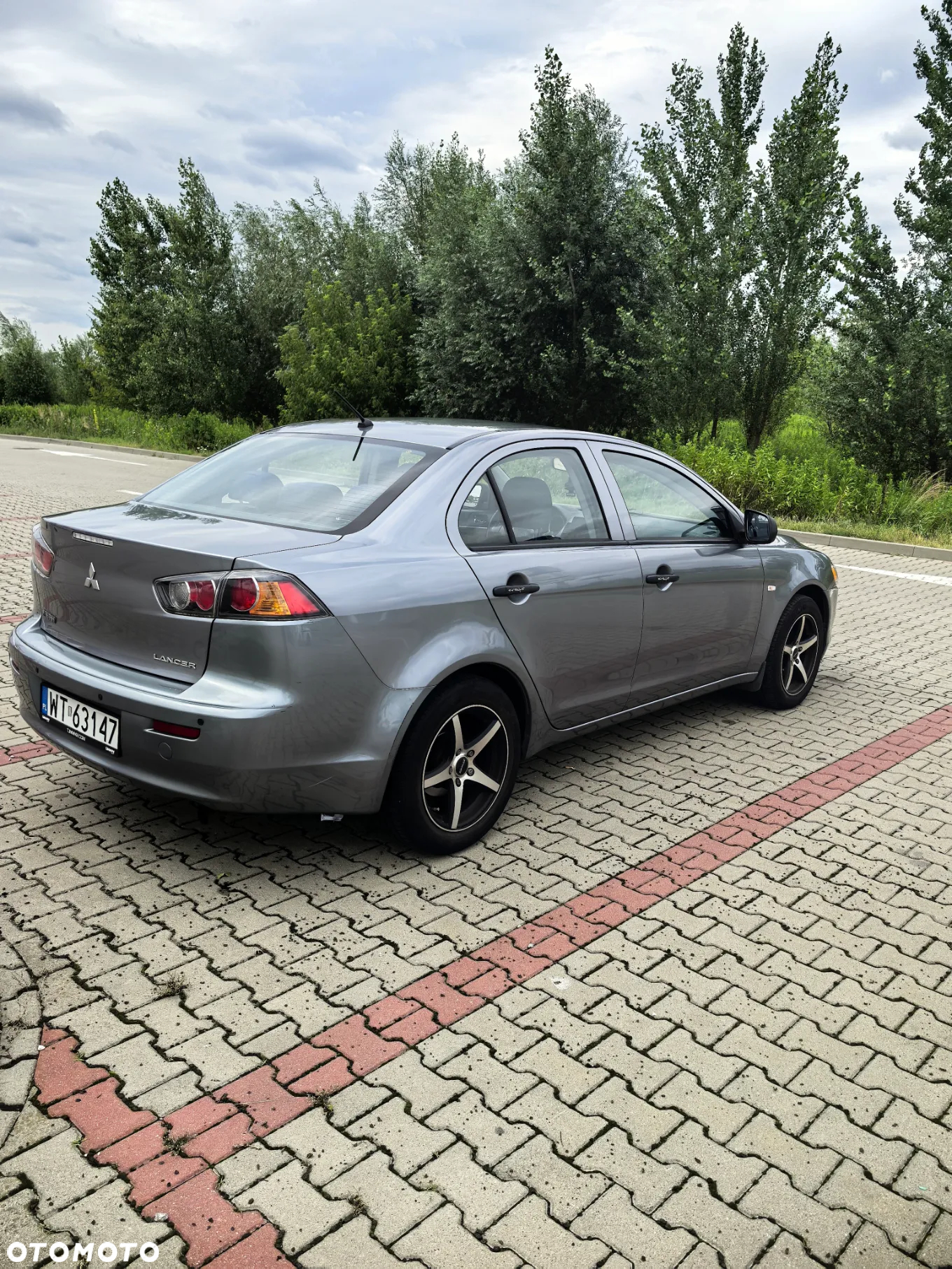Mitsubishi Lancer 1.6 Invite - 3