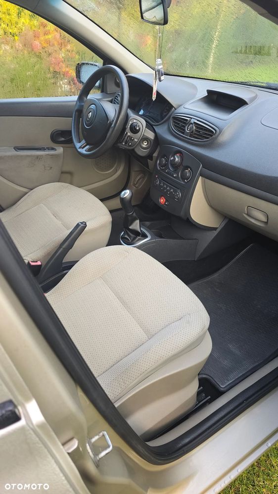 Renault Clio - 7