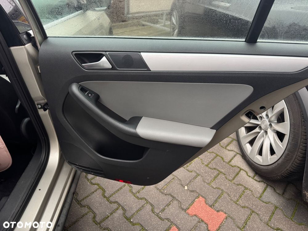 Volkswagen Jetta - 25