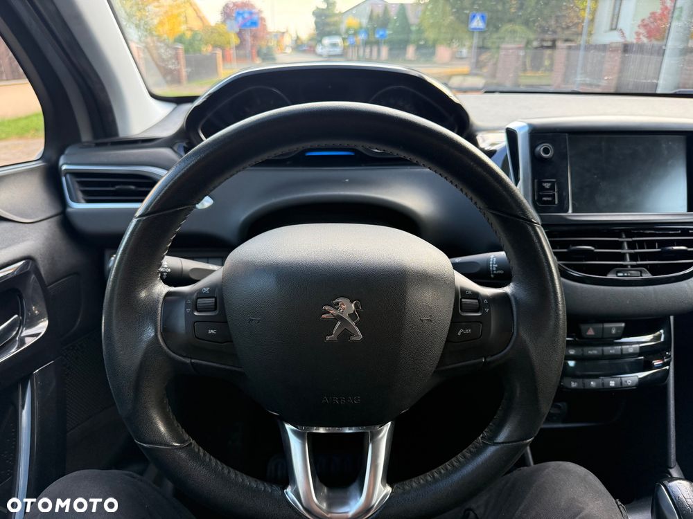 Peugeot 208 - 23