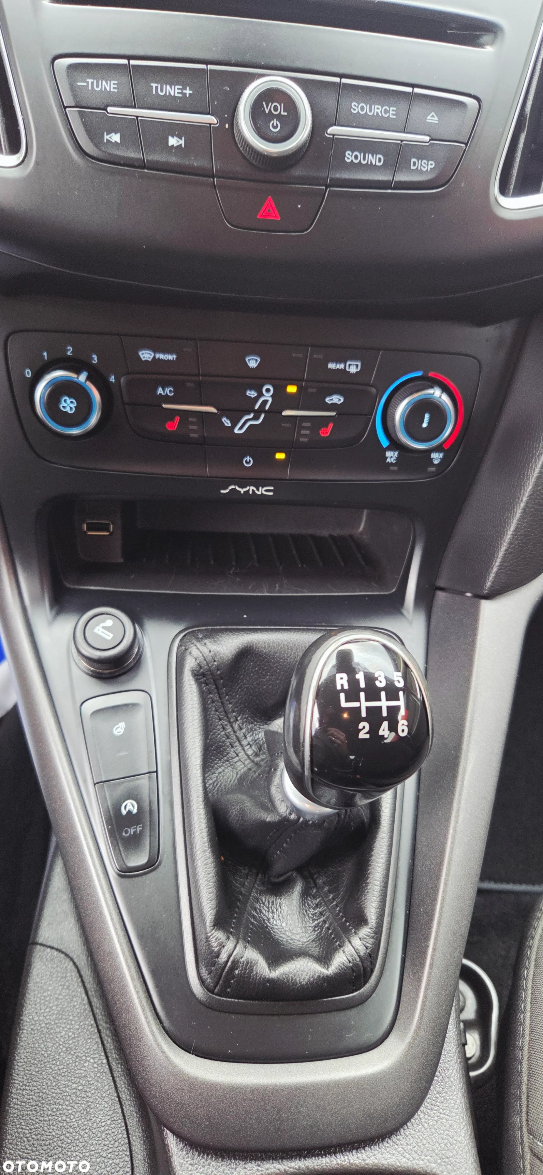 Ford Focus 1.5 EcoBlue Start-Stopp-System TITANIUM DESIGN - 27