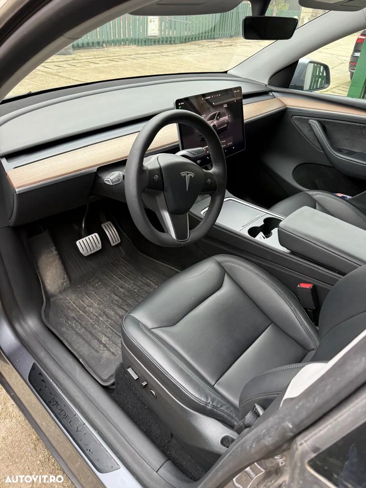 Tesla Model Y AWD Performance - 3