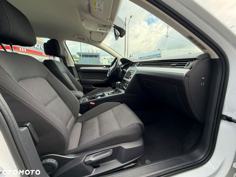 Volkswagen Passat - 35