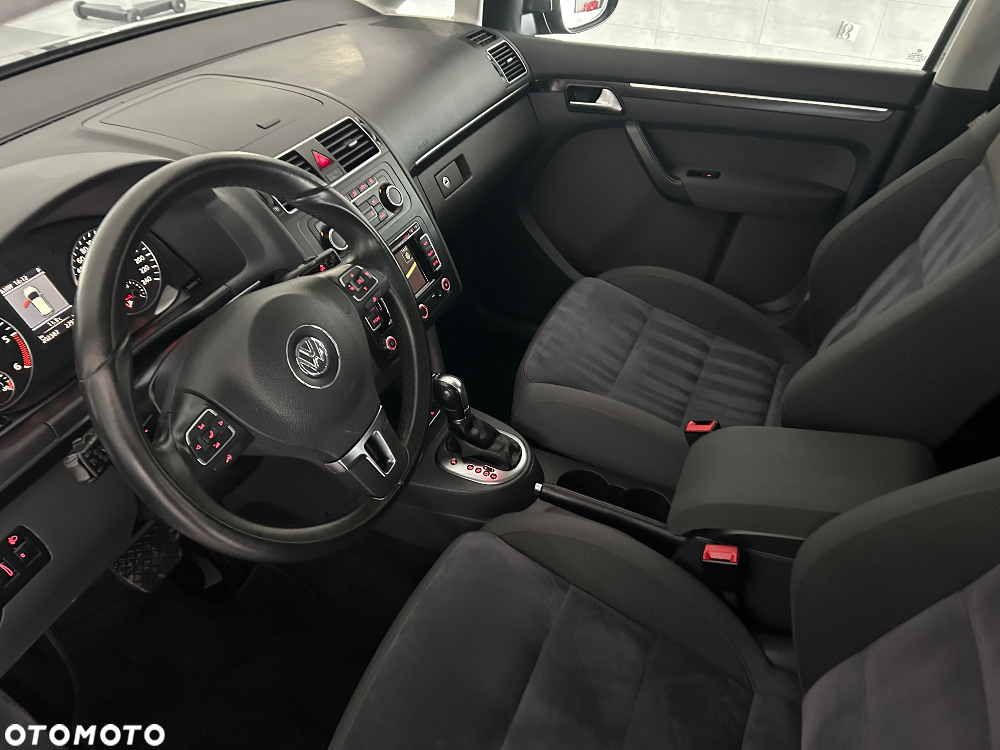 Volkswagen Touran 2.0 TDI BMT Comfortline Plus DSG - 39