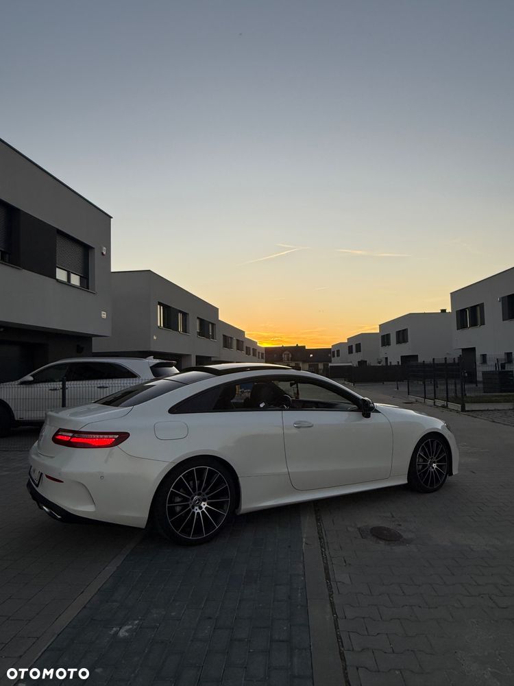 Mercedes-Benz Klasa E 200 4Matic 9G-TRONIC AMG Line - 3