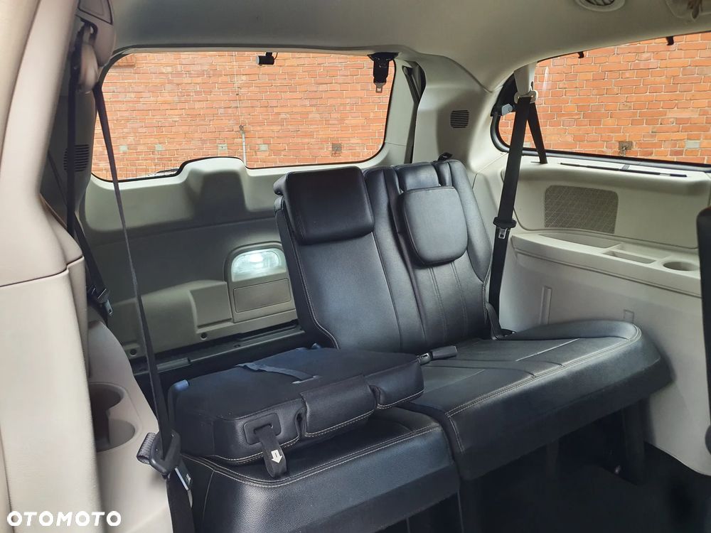 Chrysler Town & Country 3.6 Limited - 18