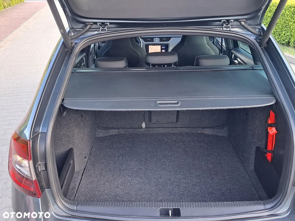 Skoda Octavia 2.0 TDI DSG RS - 37