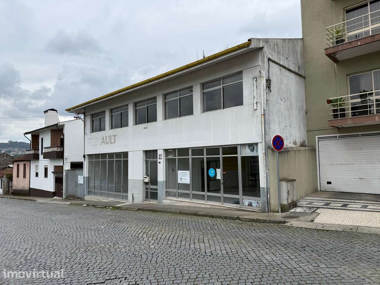 Prédio para arrendamento ou loja + 1º andar junto à Estação e Escolas - Grande imagem: 2/10