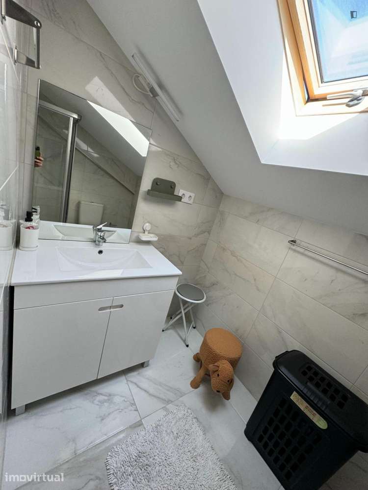 Quarto - localizado em Norton de Matos Coimbra - Grande imagem: 3/18