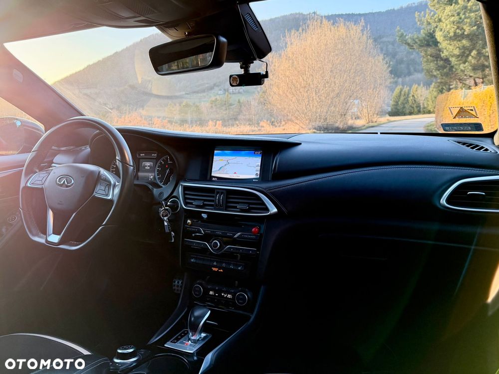 Infiniti Q30 2.0t Sport AWD 7DCT - 9