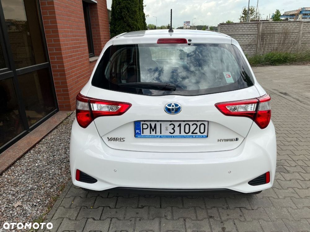 Toyota Yaris Hybrid 100 Business Edition - 6