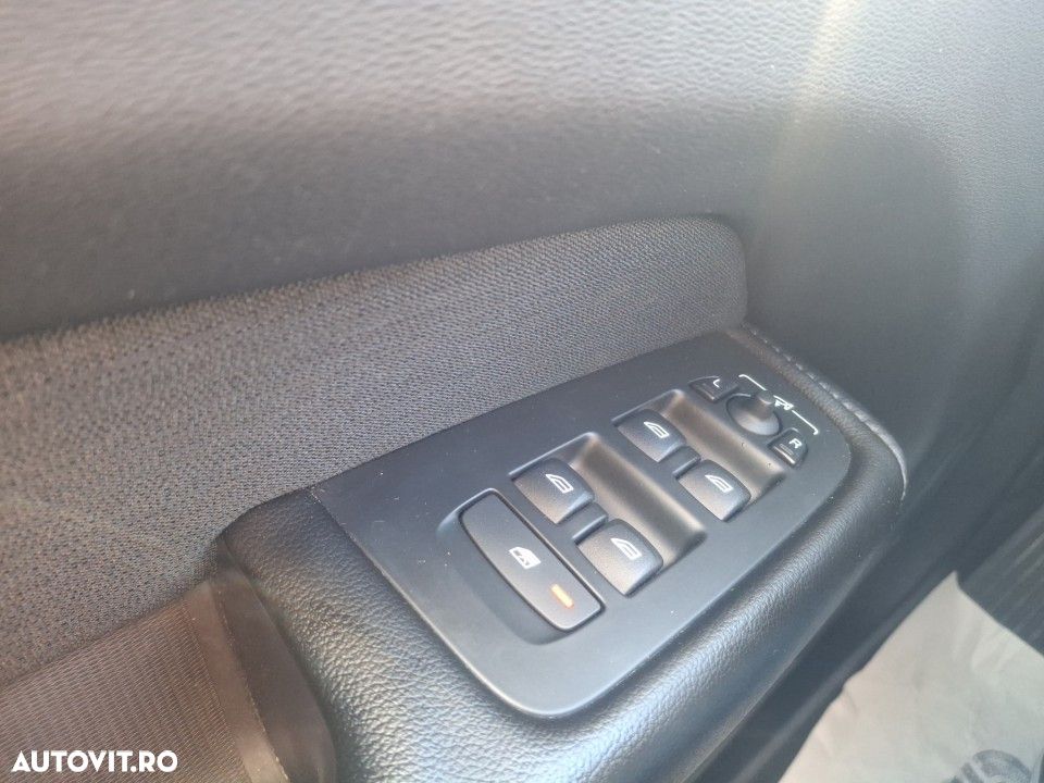 Volvo XC 60 D5 AWD Momentum - 11