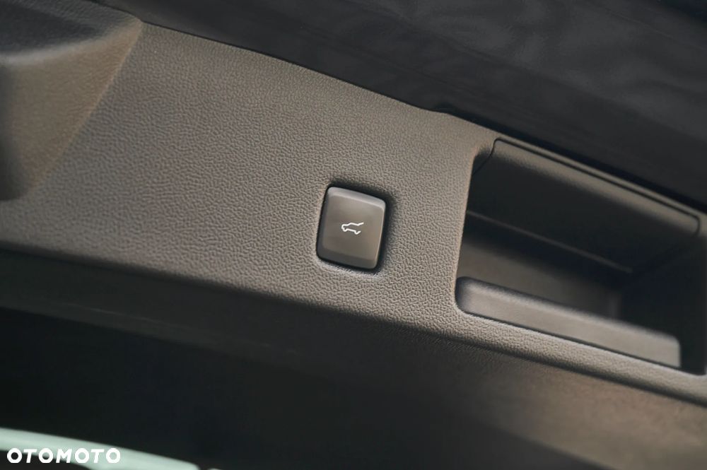 Ford Kuga 2.0 EcoBlue 4x4 ST-LINE X - 18