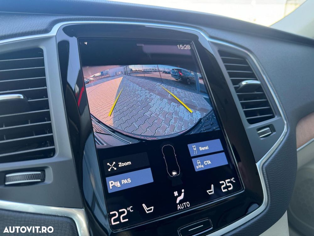 Volvo XC 90 B5 D AWD Geartronic Momentum Pro - 25