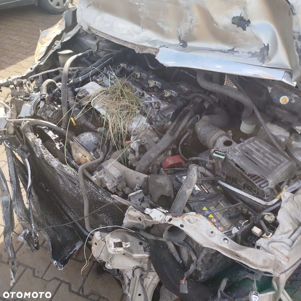 Toyota Corolla Verso  na części . - 8