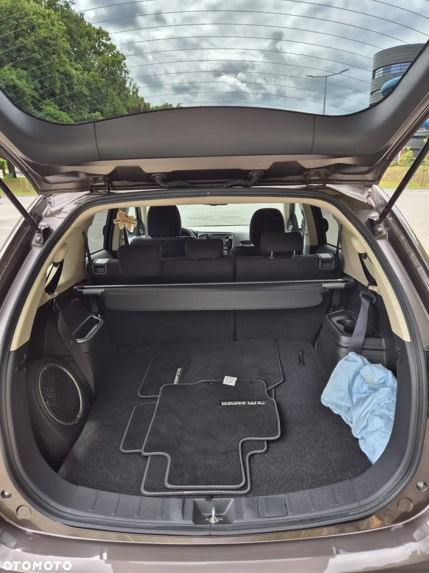 Mitsubishi Outlander 2.0 Instyle + 4WD CVT - 12