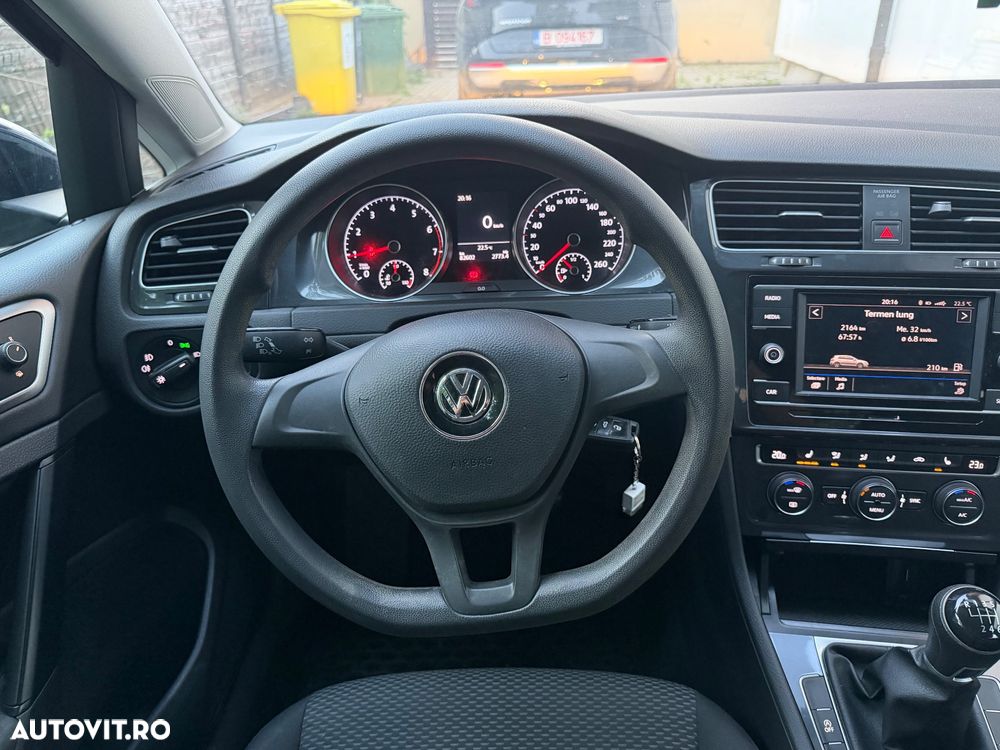 Volkswagen Golf - 8