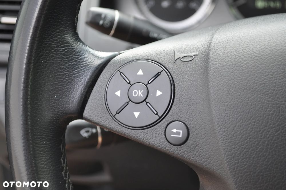 Mercedes-Benz Klasa C 200 CGI Automatik BlueEFFICIENCY Avantgarde - 25