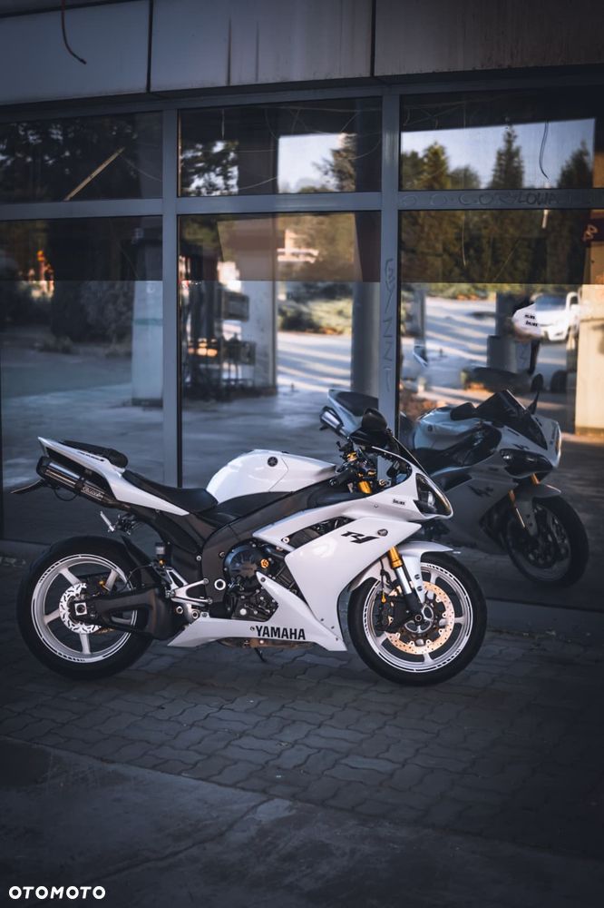 Yamaha R1 - 2