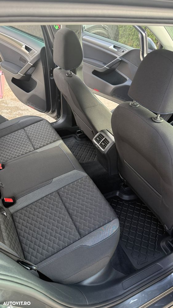 Volkswagen Golf - 11